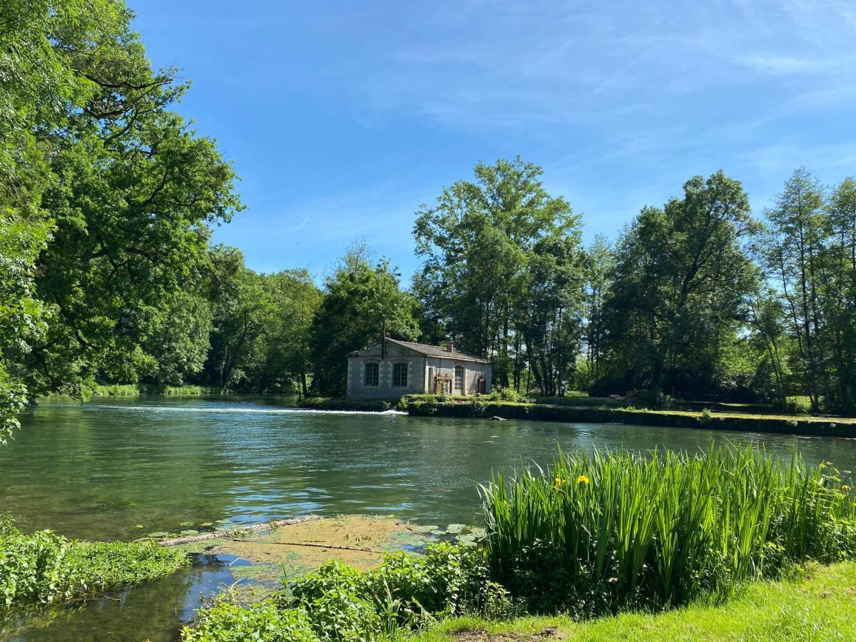 Chateau Des Loups - Les Pommiers Echire Exteriör bild
