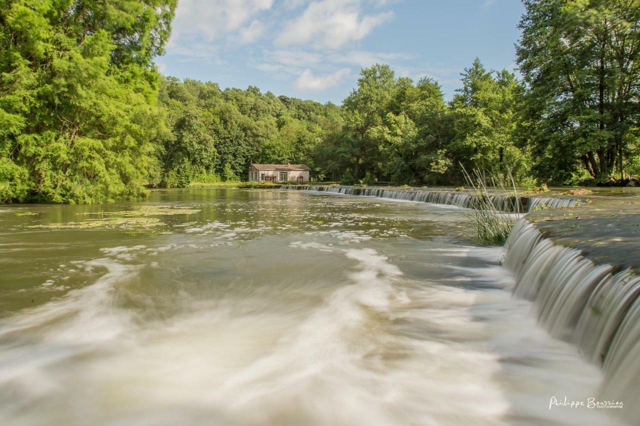 Chateau Des Loups - Les Pommiers Echire Exteriör bild