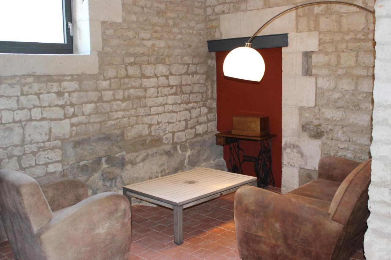 Chateau Des Loups - Les Pommiers Echire Exteriör bild